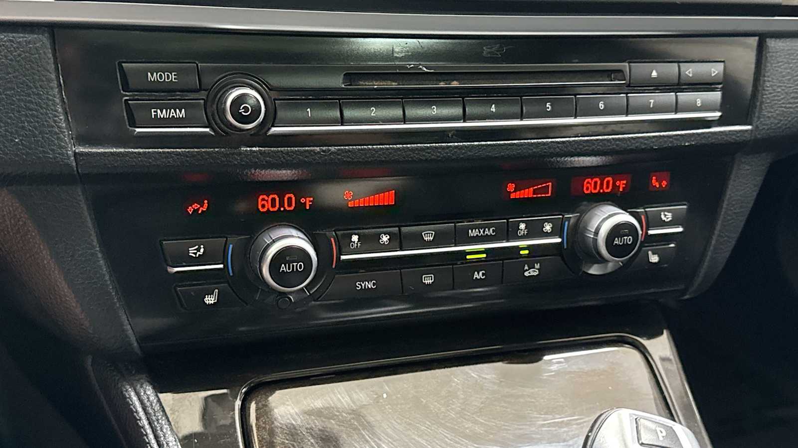 Vehicle image 25 of 32