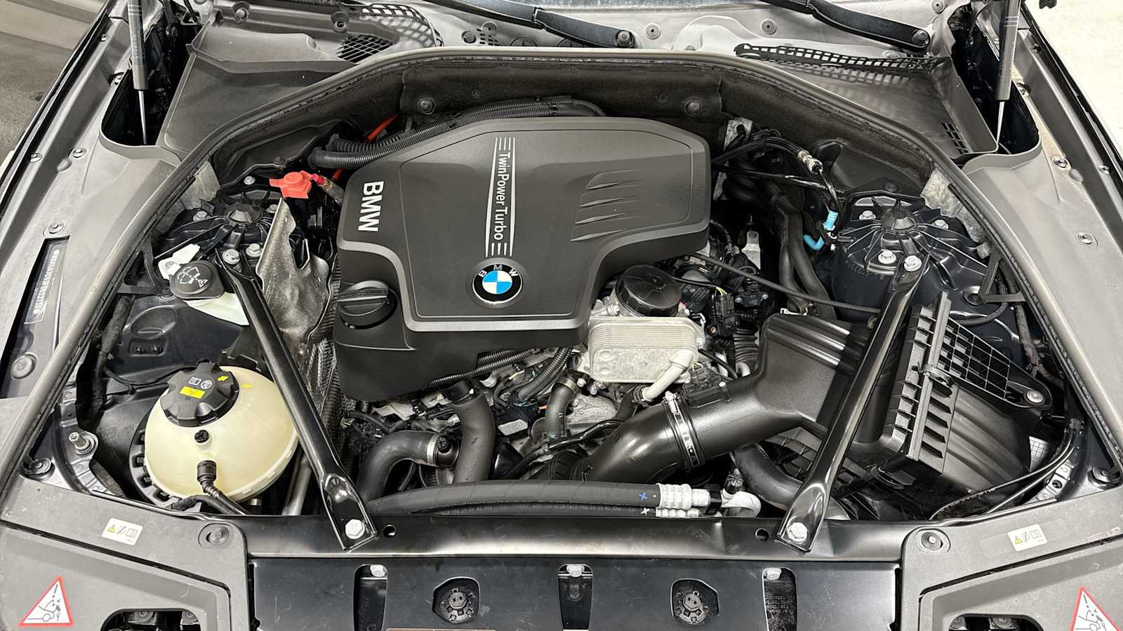 Vehicle image 10 of 32