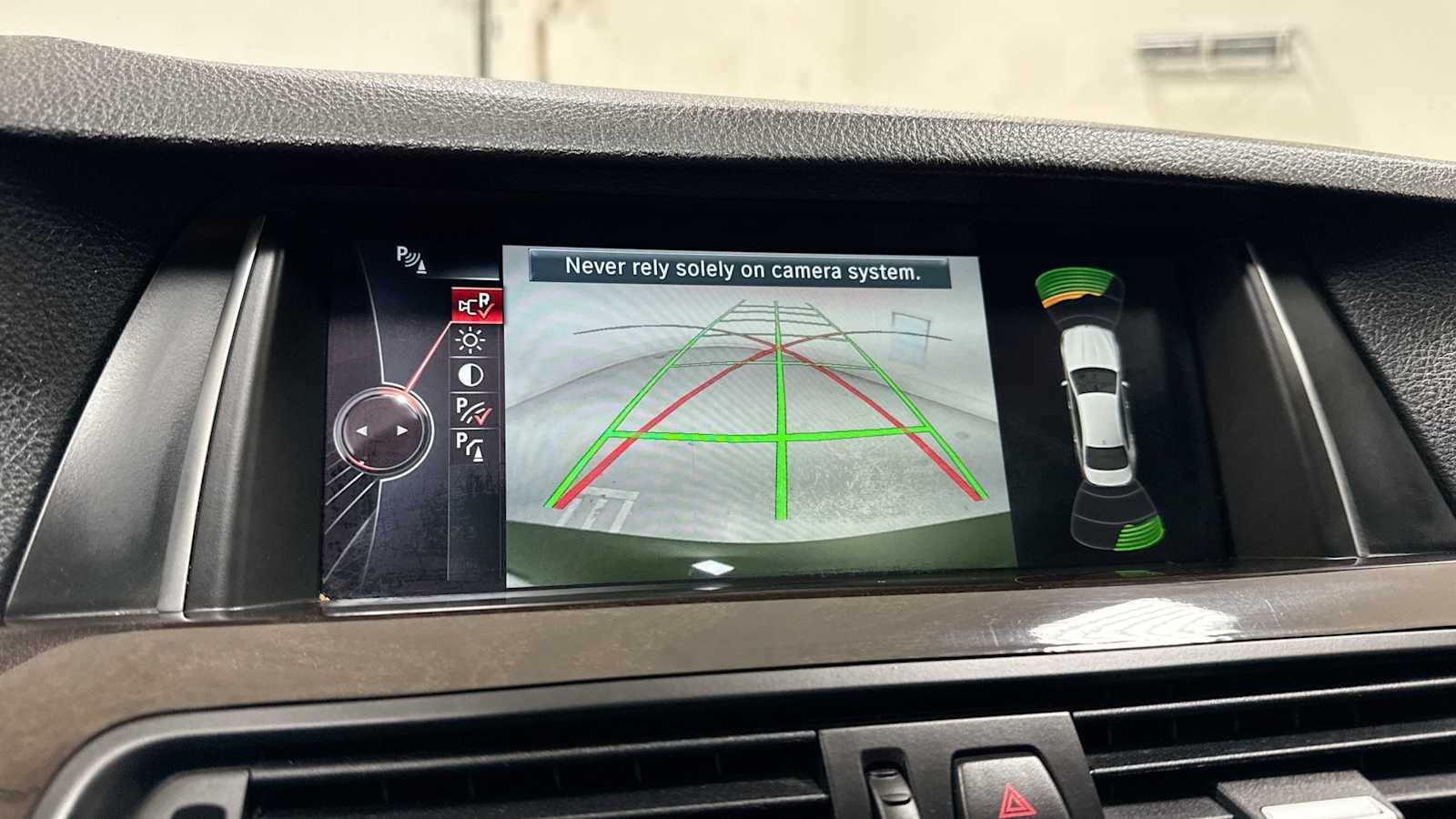 Vehicle image 22 of 32
