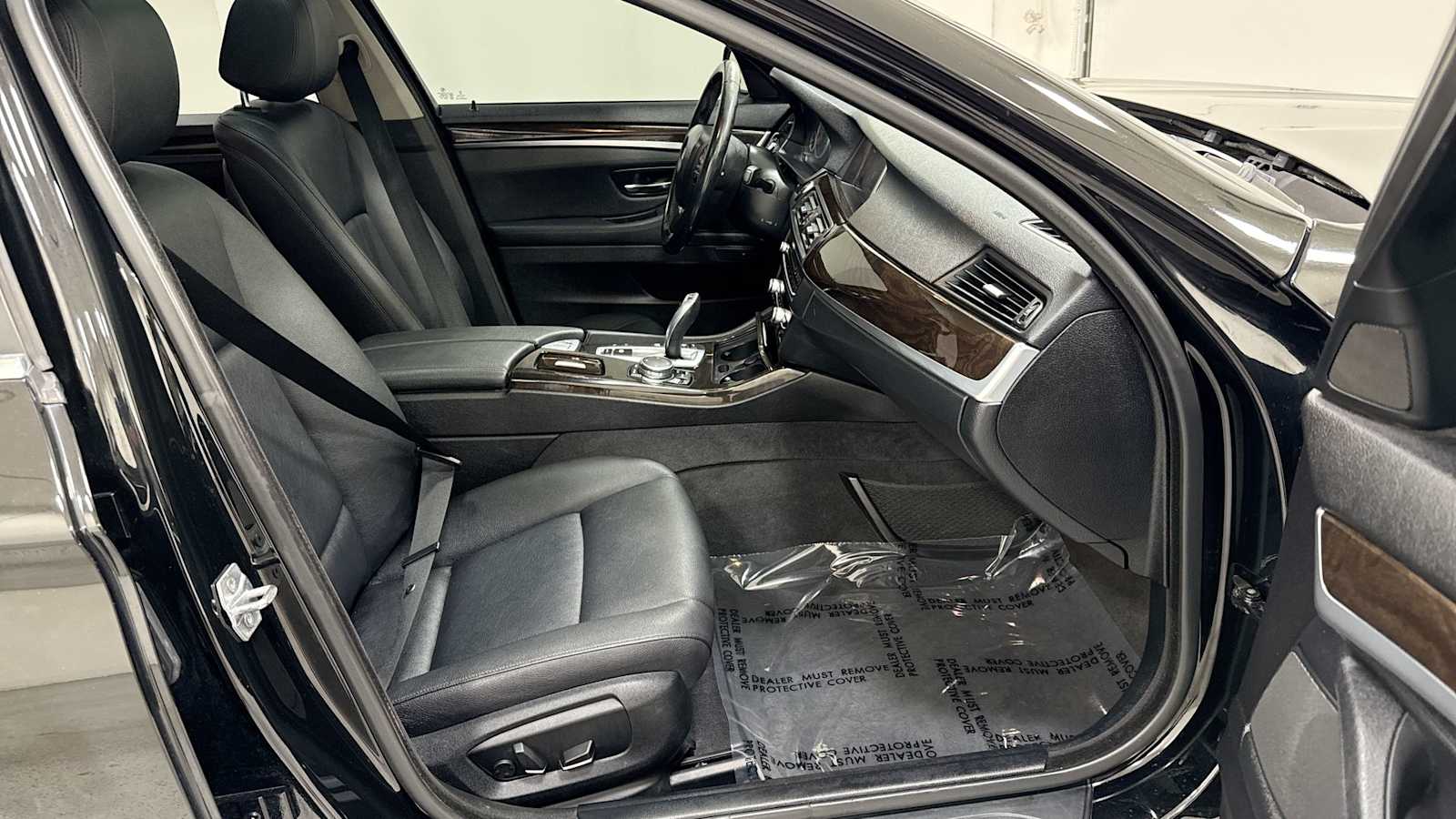 Vehicle image 16 of 32