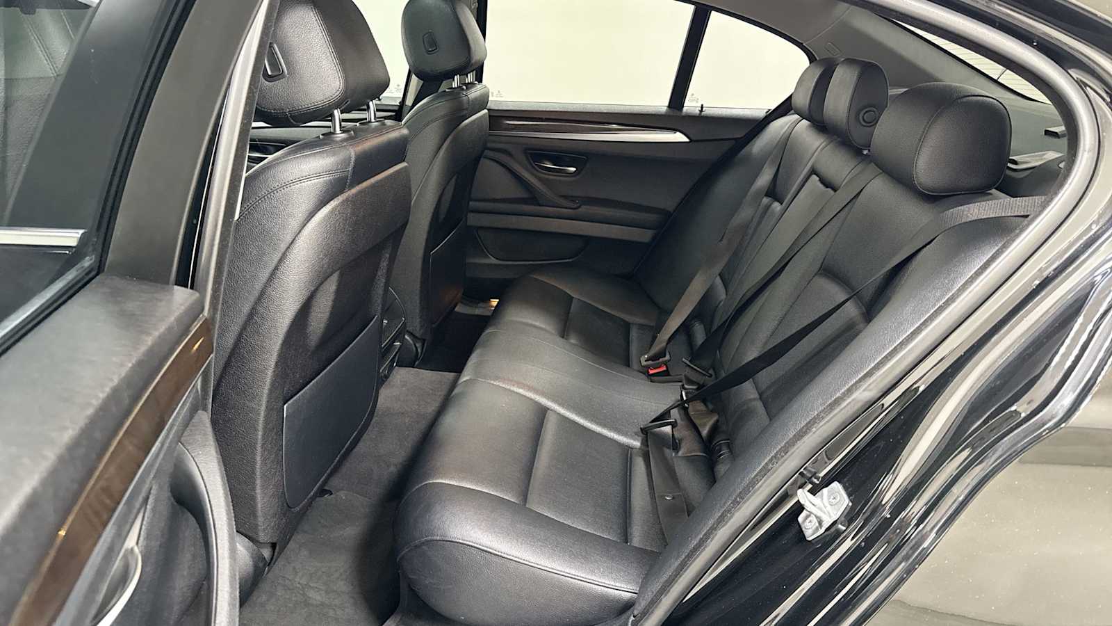 Vehicle image 15 of 32