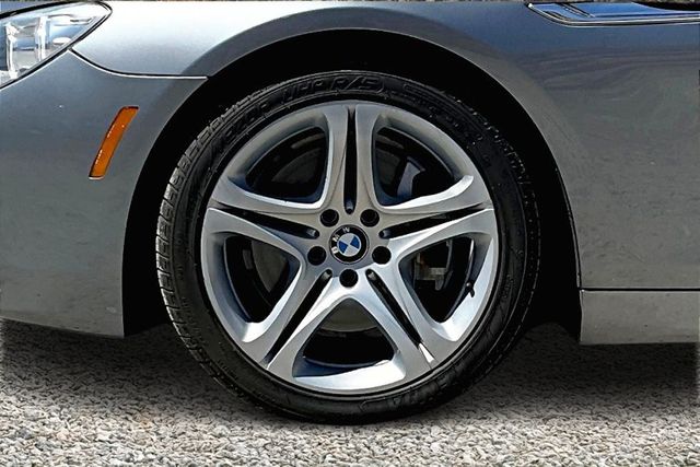 Vehicle image 11 of 30