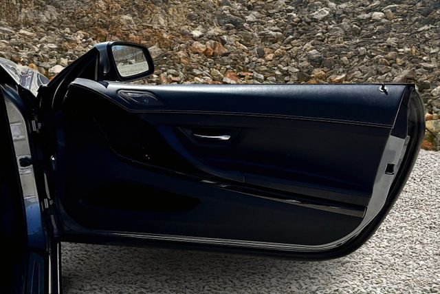 Vehicle image 22 of 30