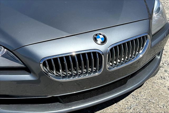 Vehicle image 26 of 30