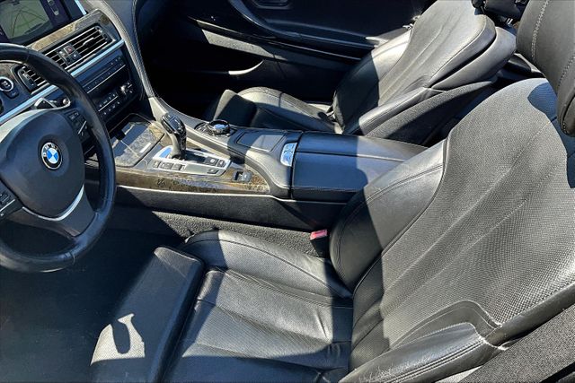 Vehicle image 14 of 30