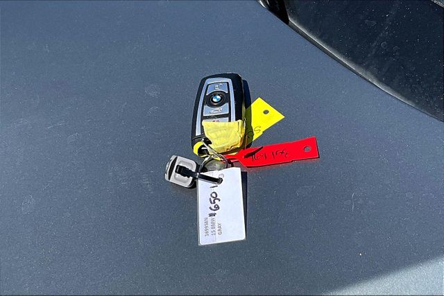 Vehicle image 12 of 30