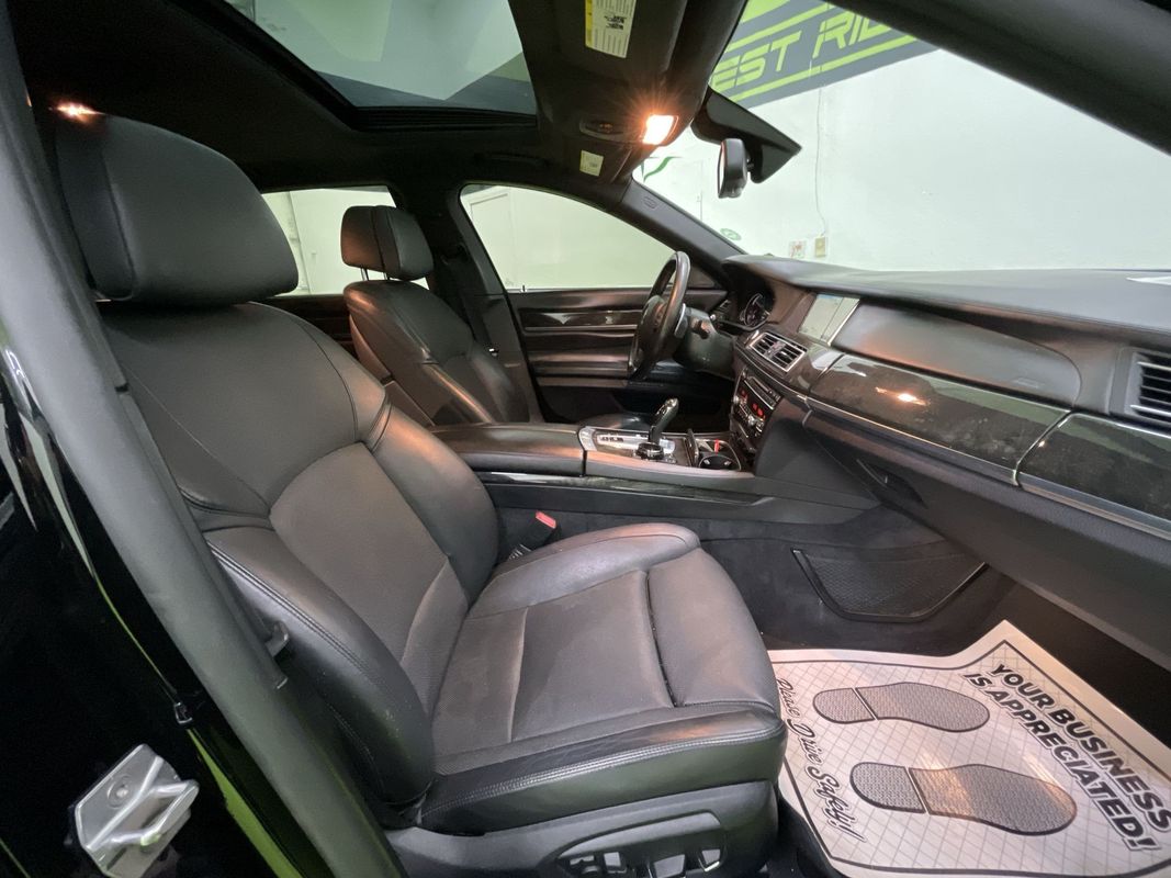 Vehicle image 15 of 29