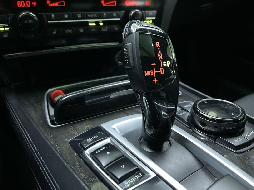 Vehicle image 22 of 29