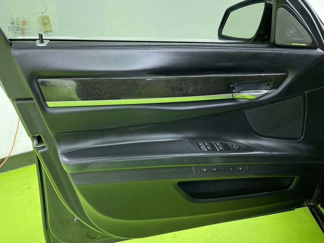 Vehicle image 23 of 29
