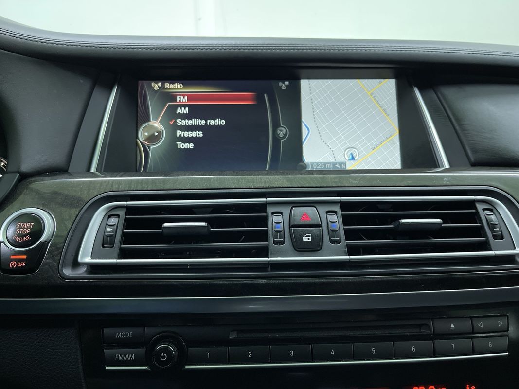 Vehicle image 21 of 29