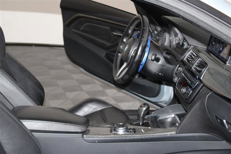 Vehicle image 30 of 48