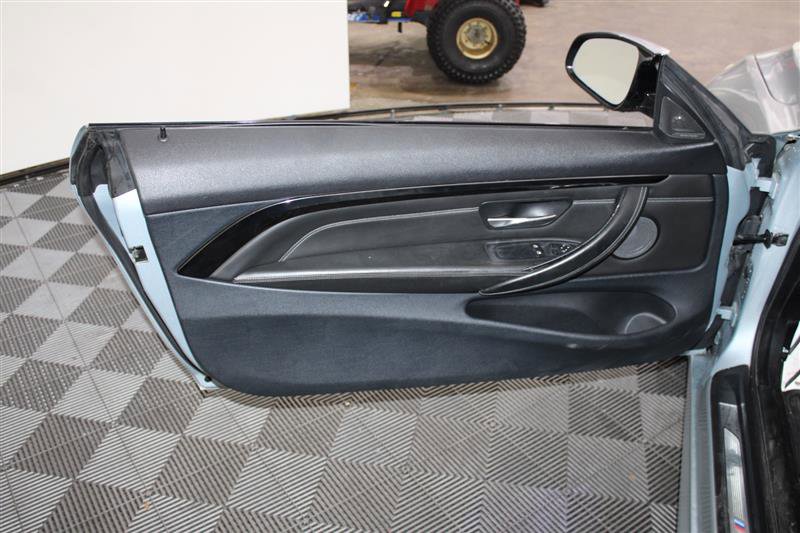 Vehicle image 21 of 48