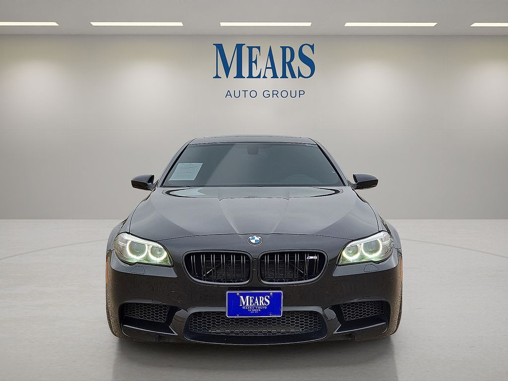 2015 BMW M5 Base Image 2 of 29