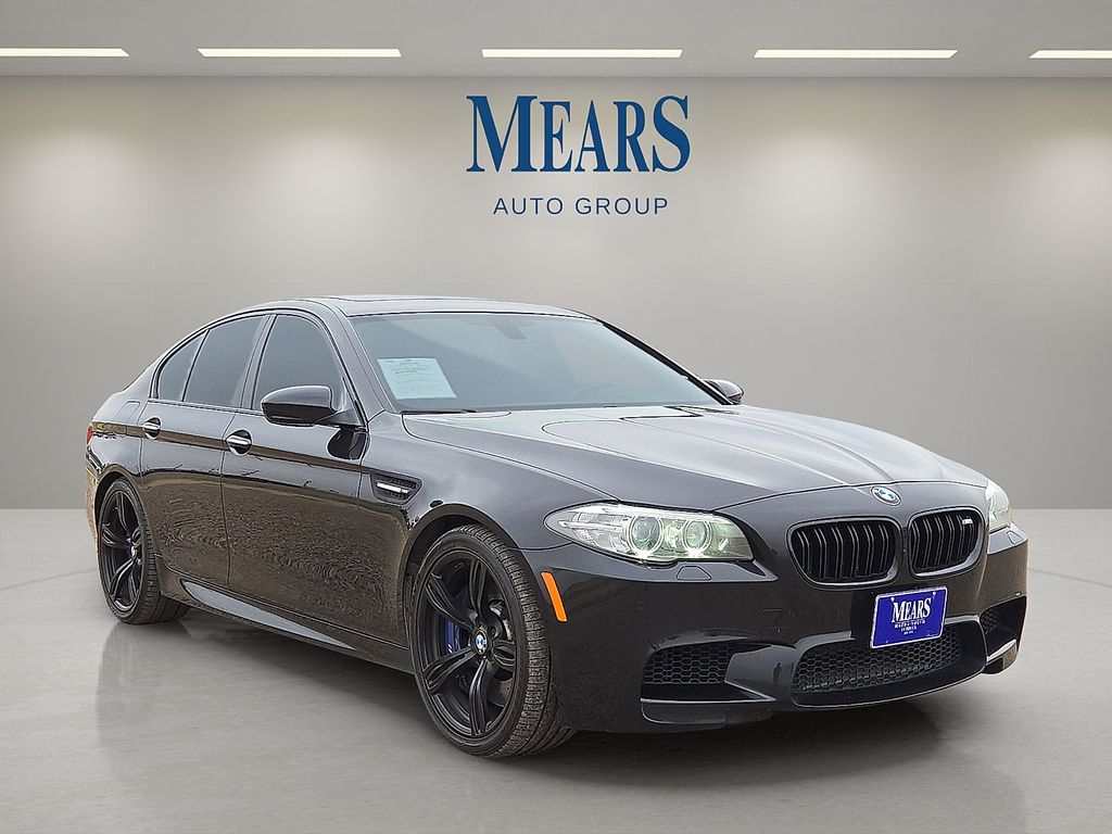 2015 BMW M5 Base Image 3 of 29