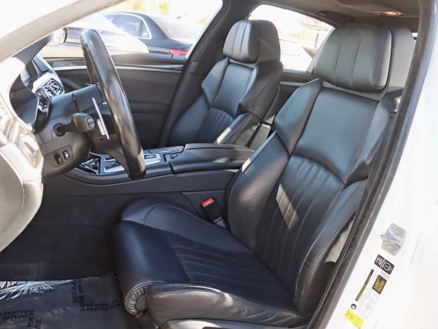 2015 BMW M5 Base Image 20 of 46