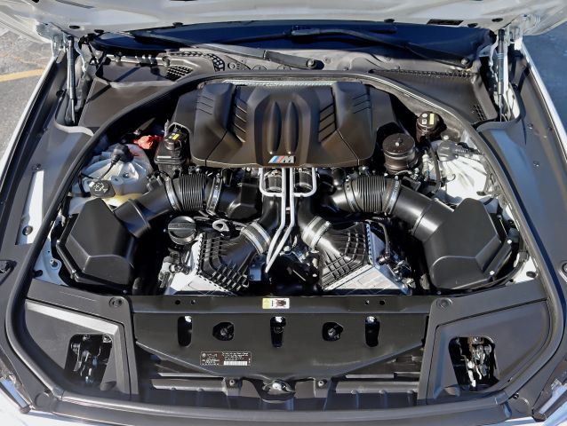 2015 BMW M5 Base Image 12 of 46