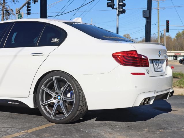 2015 BMW M5 Base Image 9 of 46