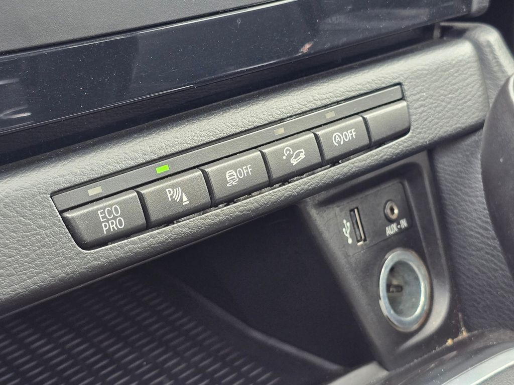 Vehicle image 35 of 42
