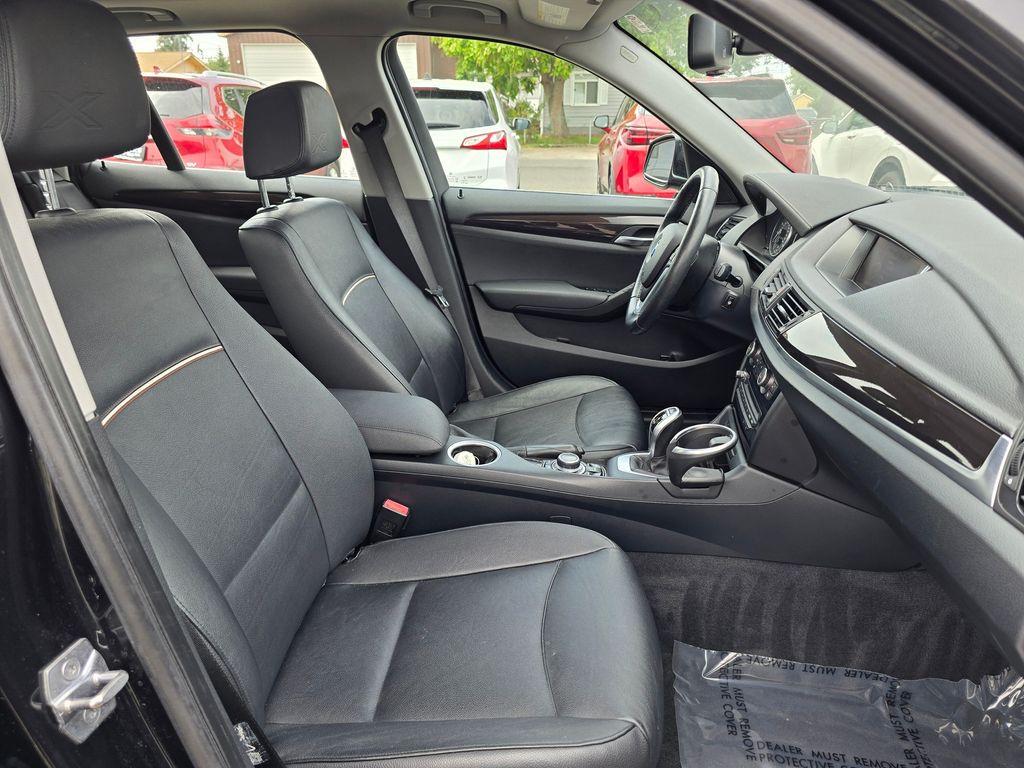 Vehicle image 13 of 42