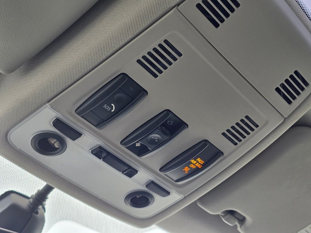 Vehicle image 31 of 42