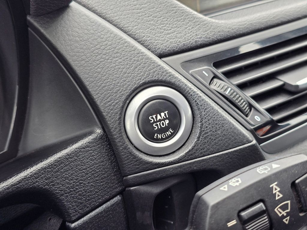 Vehicle image 30 of 42