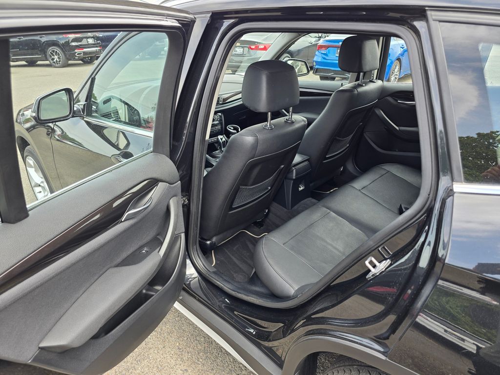 Vehicle image 37 of 42