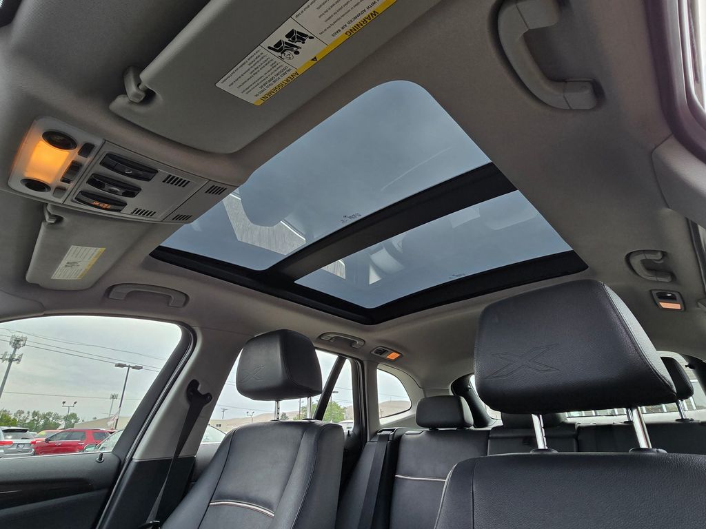 Vehicle image 36 of 42