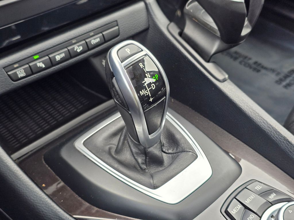 Vehicle image 29 of 42