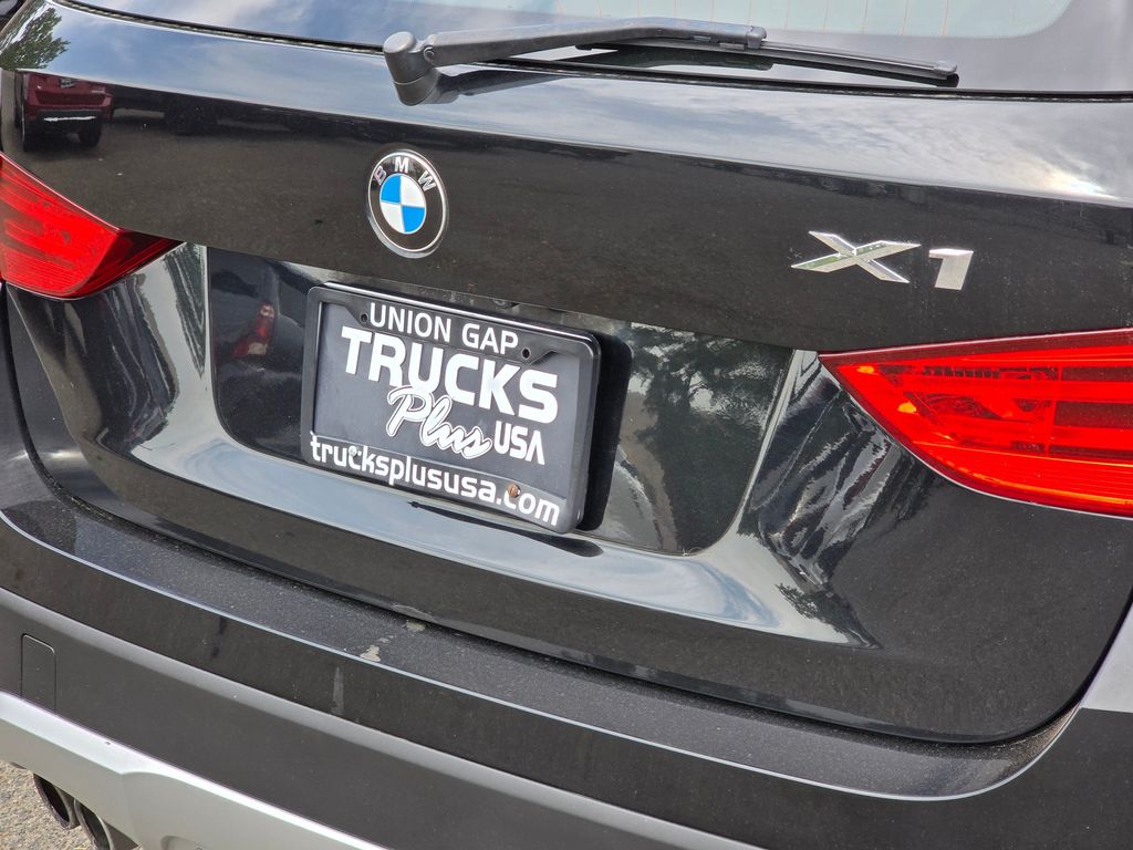 Vehicle image 33 of 42