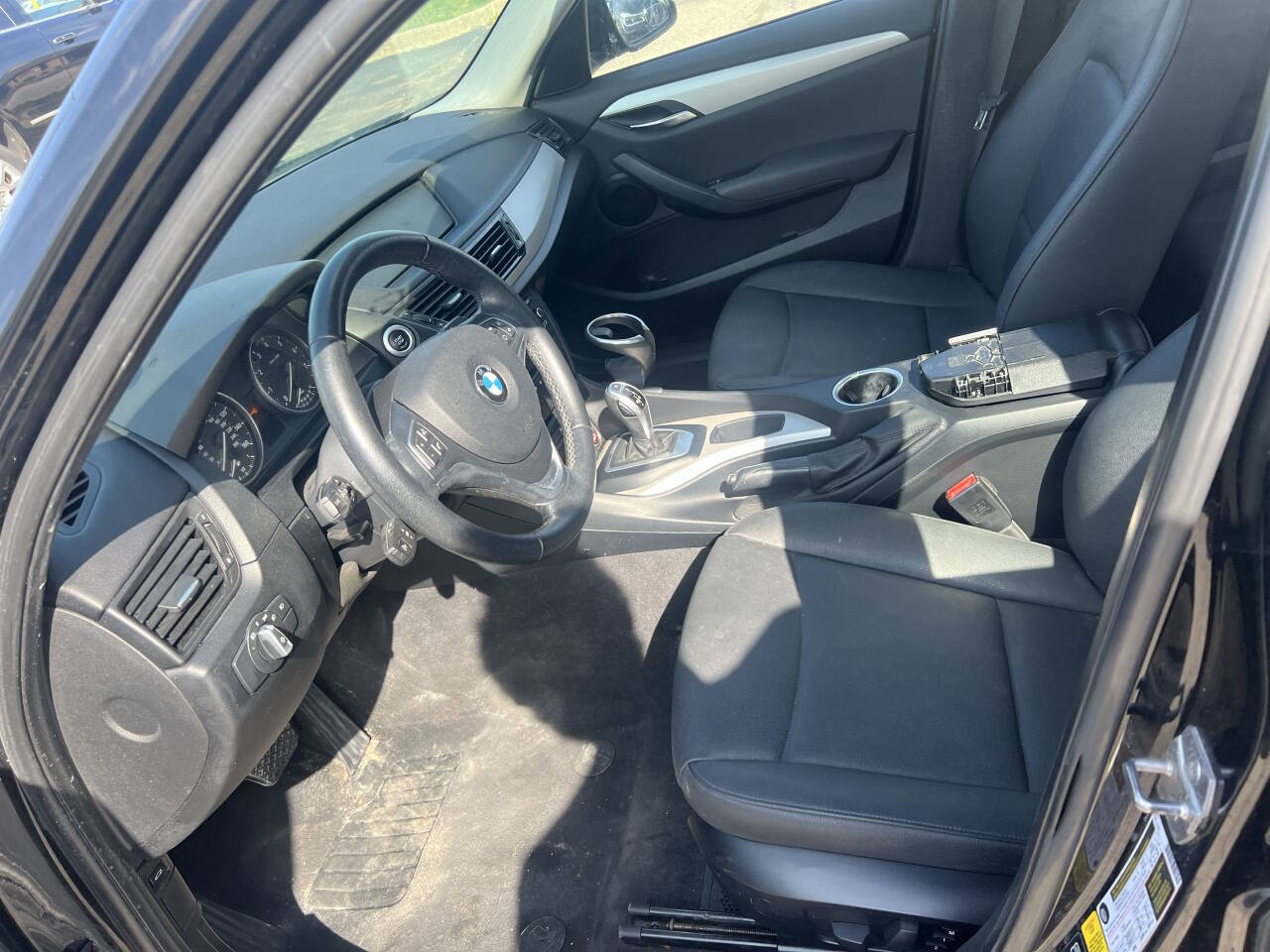 Vehicle image 17 of 23