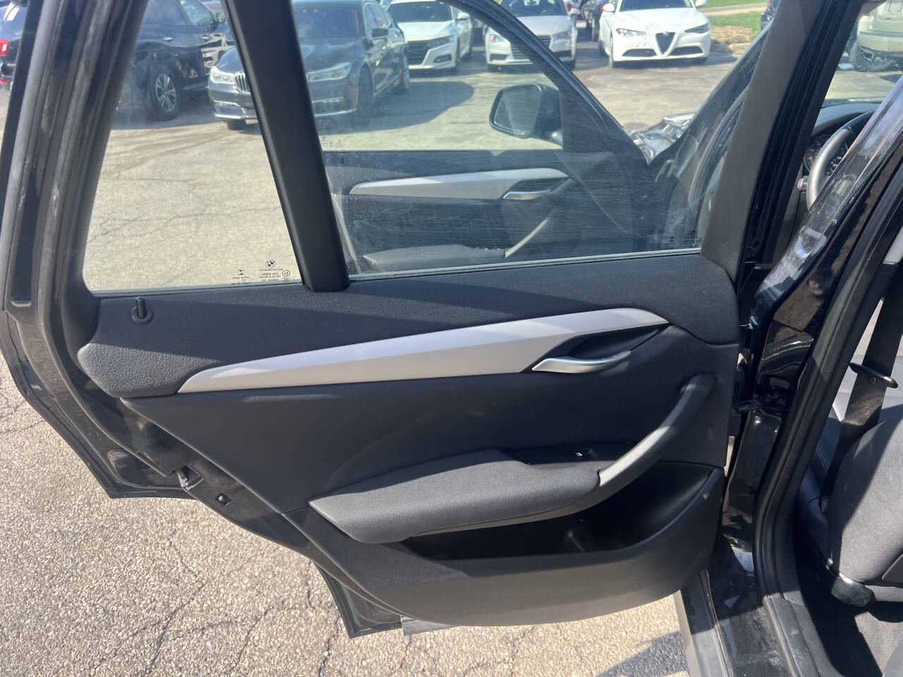 Vehicle image 18 of 23