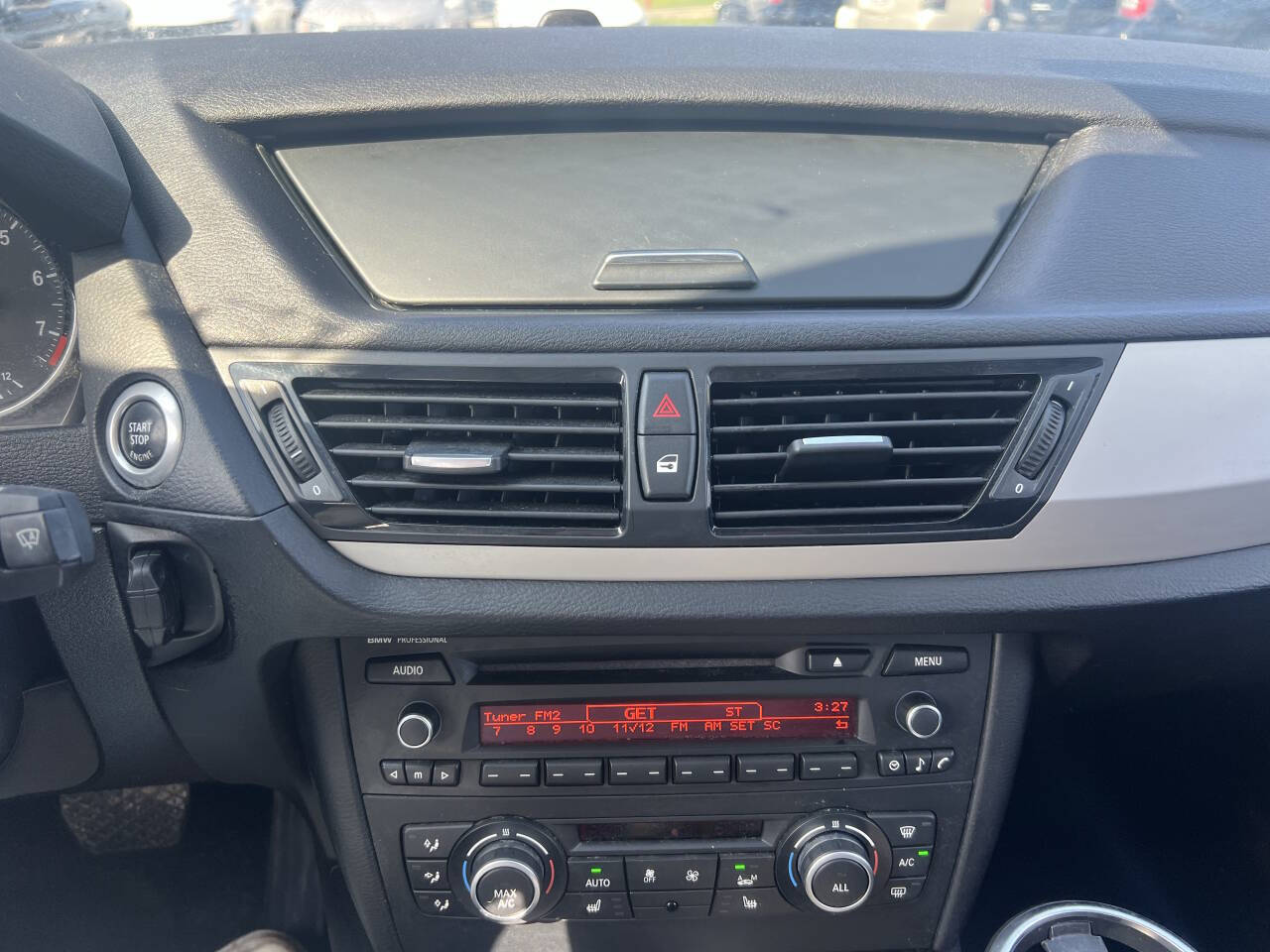 Vehicle image 21 of 23