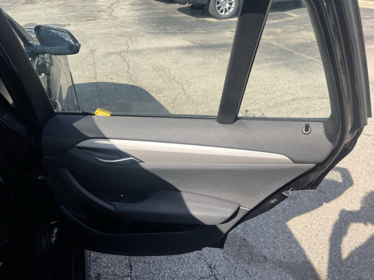 Vehicle image 14 of 23