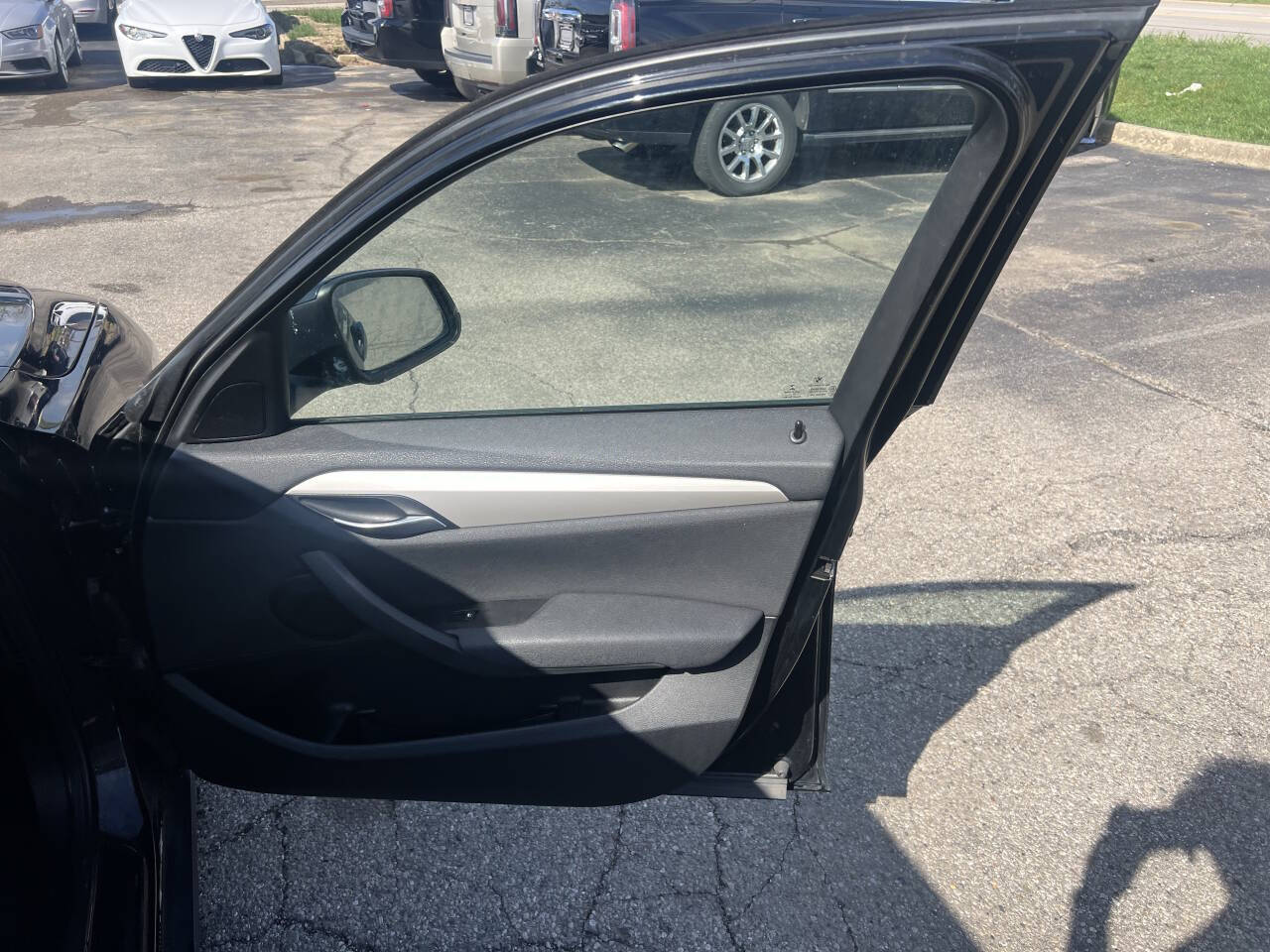 Vehicle image 12 of 23