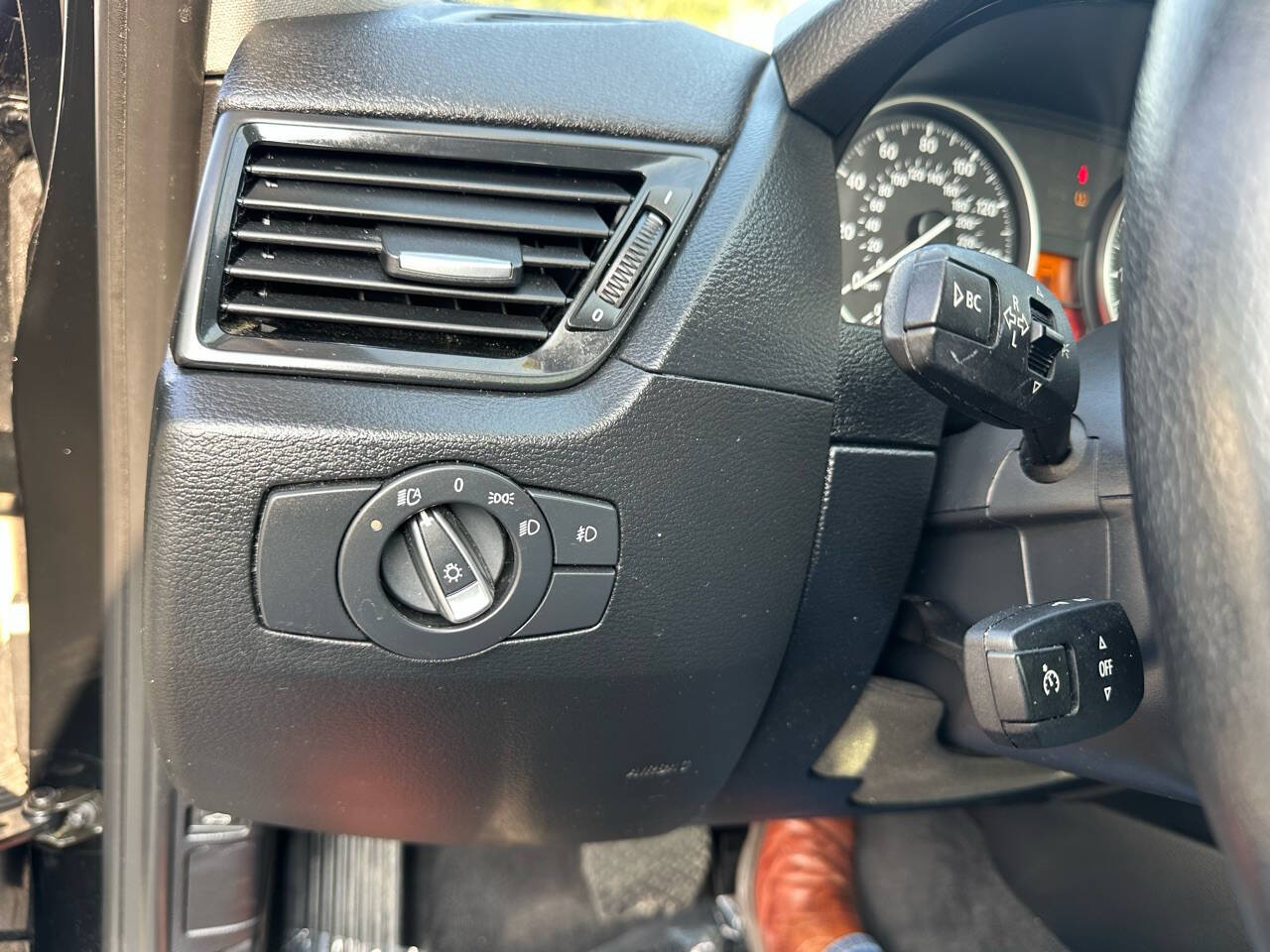 Vehicle image 25 of 48