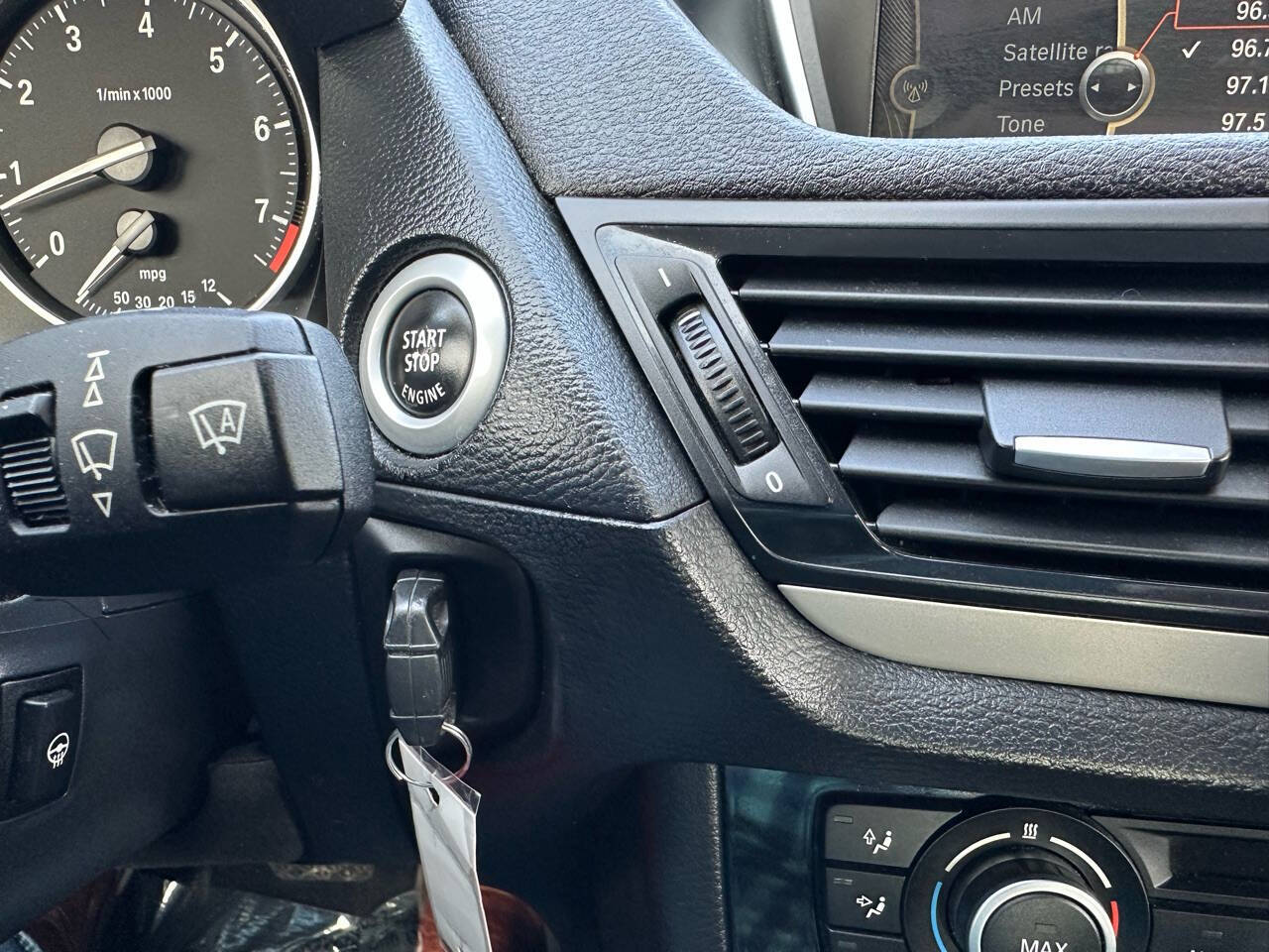 Vehicle image 32 of 48