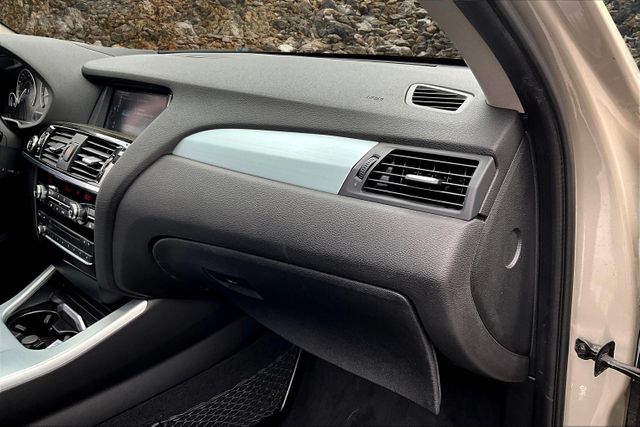 Vehicle image 16 of 31