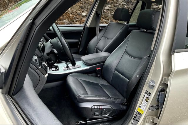 Vehicle image 23 of 31