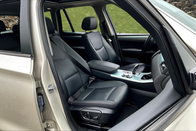 Vehicle image 9 of 31
