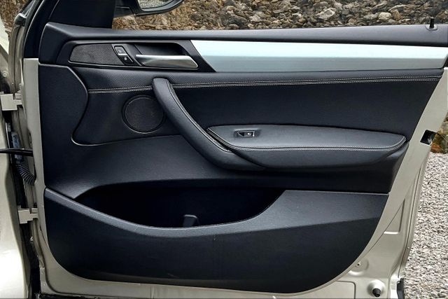 Vehicle image 22 of 31