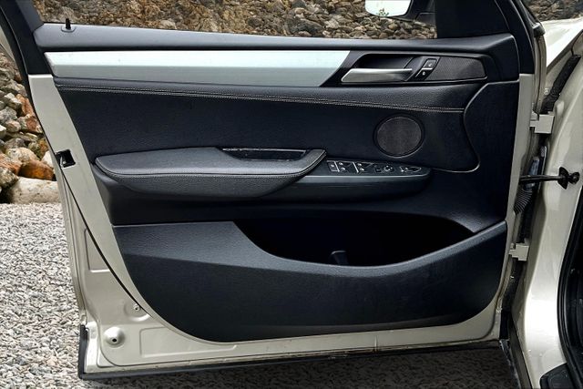 Vehicle image 21 of 31