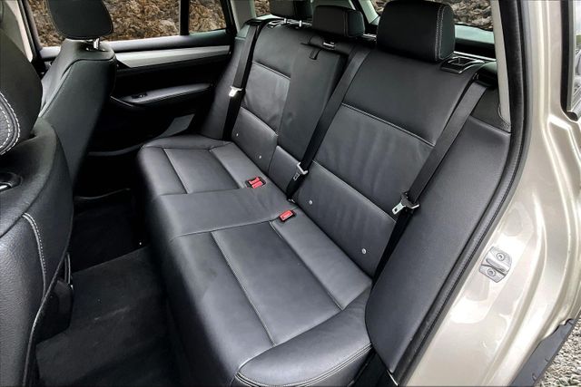 Vehicle image 24 of 31