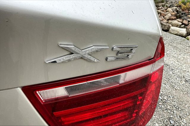 Vehicle image 10 of 31