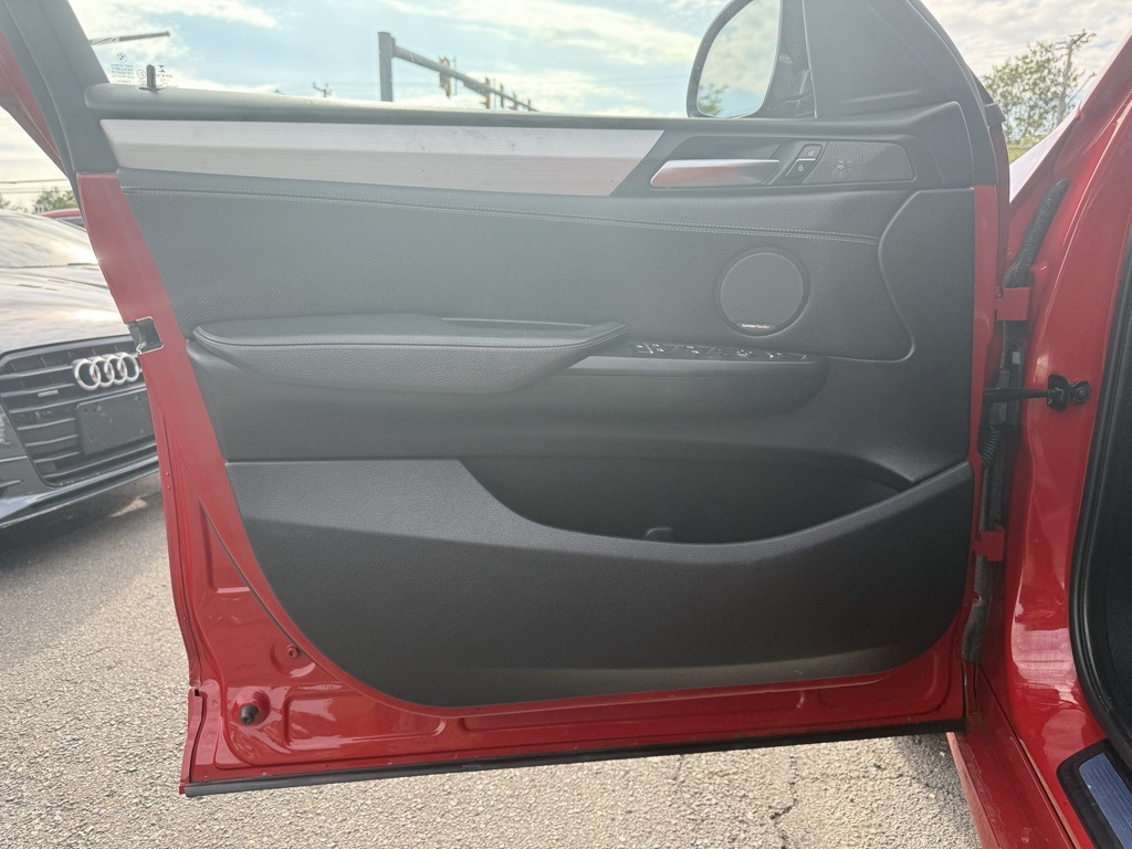 Vehicle image 8 of 33
