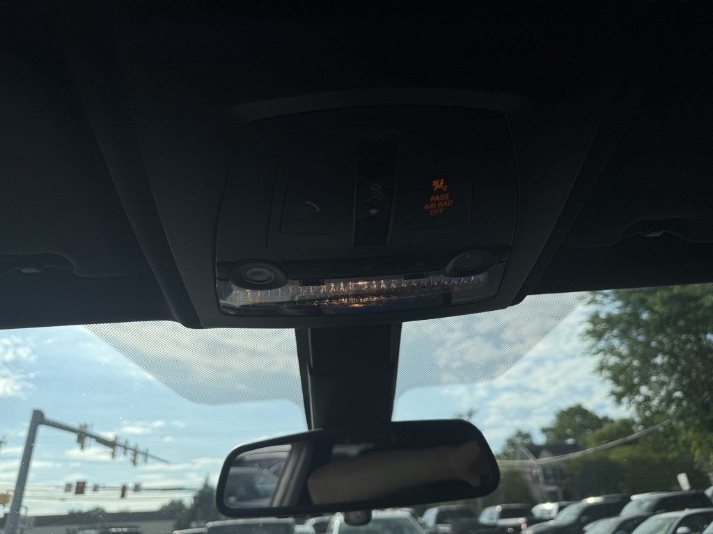 Vehicle image 23 of 33
