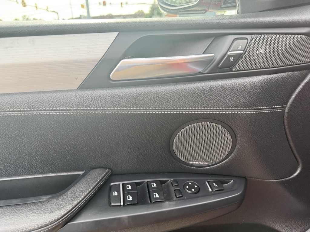 Vehicle image 9 of 33