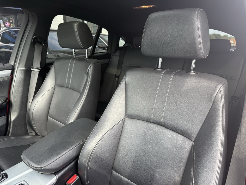 Vehicle image 14 of 33