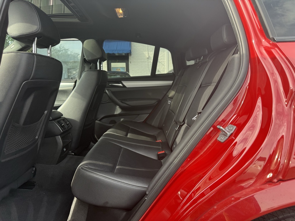 Vehicle image 18 of 33