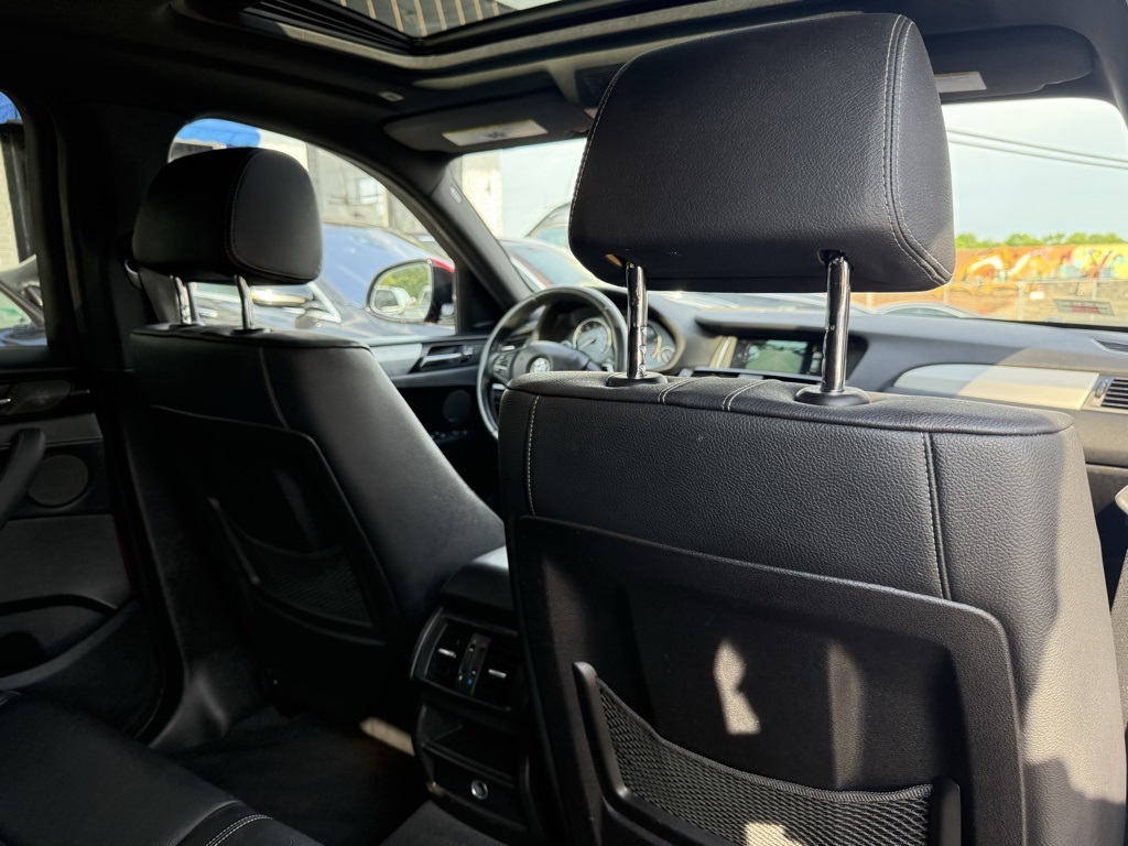 Vehicle image 20 of 33