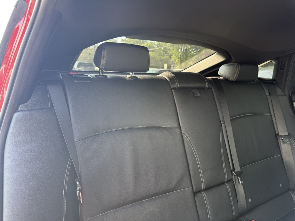 Vehicle image 16 of 33
